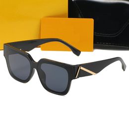 Womens Mens Designer Sunglass Luxury Sunglasses Vintage Sun glass Summer Goggle Adumbral 6 Colours Option Eyeglasses Top Lunette de Soleil