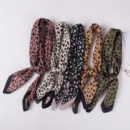 Halsdukar kvinnor silkes halsduk för hårband fyrkantig leopard tryckt satin huvud hals halsdukar kerchief näsdukväska bandana shawl171r