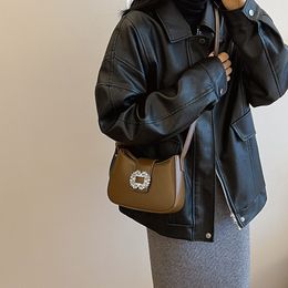 2024 HBP Women Shoulder Handbag Shoulder Large Capacity Bag Fashion Tote Underarm Bag Niche Crossbody Small Wallet