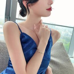 Elegant inlagd strass koreanska 14k vita guld armband guld färg blomma charm armband för kvinnor mode smycken tillbehör parti gåvor