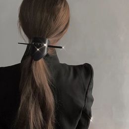 Vintage Style Leather Hair Barrette New Designer Hair Clips High Quality Women Hair Accessories Brand Charm Luxury Black White Hairpin Classic Logo