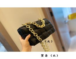 Women 2021 Letter B and V Padded Cassette Fashion Handbags Orthogonal DoubleFace Maxi Weave Famous Chalk Black Lavender Caramel G8461249