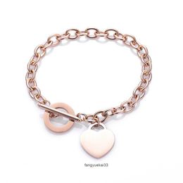 2024 New Designer Thickened Sier Plated Heart-shaped Bracelet Girlfriend Souvenirs Fashion Charm Jewellery Gift Box Packaging HELF