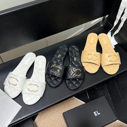 Designer luxury slippers fashionable and versatile sexy sandals summer high-quality flat bottomed mule black and white beach tourism leisure womens slippers