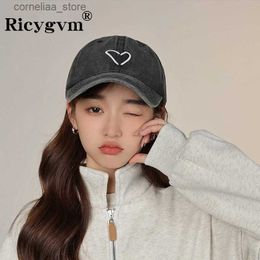 Ball Caps RICYGVM Love Embroidery Baseball Hat For Men Women Retro Denim Duck Tongue Hat Solid Colour Peach Heart Peaked Cap Fashion VisorsY240315