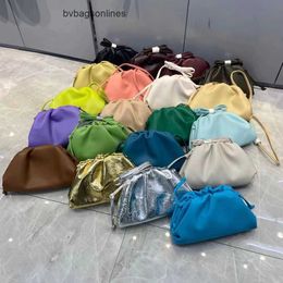 Botteg Venet High end bags for Pouch Bag 2024 Summer New Cloud Bag Red Leather Womens Solid Colour Trend Shoulder Messenger Dumpling Hand Original 1:1 with real logo box