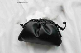 Luxury Bottegs Venets Jodie Bag Pouch Andiamo 2024 New Fashion Simple Pleated Dumpling Single Shoulder Handheld Clip Womens with Original 1:1 Logo