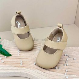 First Walkers New Baby Shoes for Spring Girls Leather Shoes Princess Soft Sole Outdoor Single Shoes Fashion Toddler Small Kids Shoes 240315