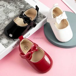 First Walkers Shoes for newborns shoes girl classic rubber sole with bow non slip dress with PU shoes for princess to cradle for small child 240315