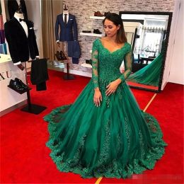 Vintage Emerald Green Prom Dresses V Neck Illusion Sleeves Lace Applique Beaded Corset Back Sweep Train Custom Made Evening Party Gown