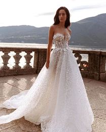 Strapless Wedding Dress A Line Sweetheart Neck Bridal Dresses Vintage Lace Sleeveless Bridal Gowns 2024 with Folwers