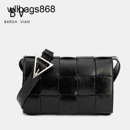 Bottegvenetas Cassette Designer Bag Handbags Bargh Vian 23 Leather Black Hand Woven Mens and Womens Small Square