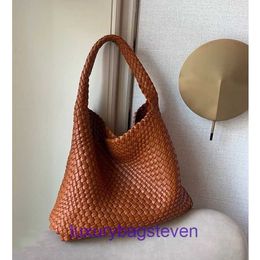 Luxury Bottgss Ventss Hop shoulder bags for women 2023 New Internet celebrity handmade woven bag with large capacity shopping casual handbagWith Real Logo