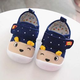 First Walkers Neue Baby Kinder Jungen Baby Mädchen Cartoon rutschfeste Schuhe weiche Sohle knarrende Turnschuhe Babyslofjes Chaussures Bebe Fill 240315