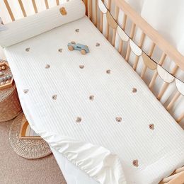 Korean Quilted Baby Cot Crib Fitted Sheet Bear Cherry Star Embroidered Cotton Kids Infant Bed Sheets Mattress Cover Bedspread 240304