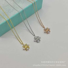 Designer Tiffay och Co S925 Sterling Silver High Edition Cross x Four Diamond Necklace Minimalistiska modekedja