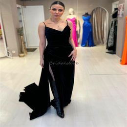 Elegant Black Velvet Prom Dresses With Slit Sexy Spaghetti Straps Dance Evening Dress 2024 Sweep Train Holiday Ceremony Formal Occasion Party Gowns Vestios Galas