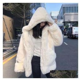Womens Fur Faux Designers High-end förtjockad Mink Veet Coat för Winter Wear New Jack-version Löst imitation Rabbit Huven Drop Deli OT6PO