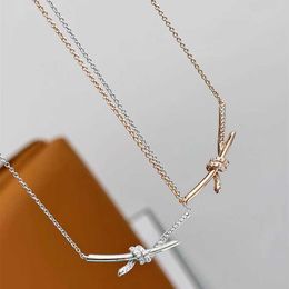 Designer Light luxury niche minimalist elegant and high-end design tiffay co twisted rope knotted double ring personalized collarbone necklace that does not fade