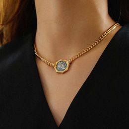 Projektant biżuterii dla kobiet prosty i spersonalizowany starożytny modny modny łańcuch monety Naszyjnik Wysokiej jakości wisiorek Moissanite