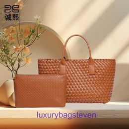 Designer Bottgss Ventss Cabat Woven Tote bags for women New womens handbag with sense of luxury large capacity versatile mother and son bag With Real Logo