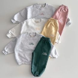 Baby Boy Girls Spring Sports Suit Kids Clothes Sets Letter Print Sweatshirt sweatpants Children Autumn Cotton Casual Sportswear 240314