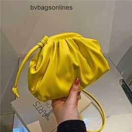 Luxury Bottegs Venets Jodie Bag Pouch Andiamo Candy Colored Shell Bag New Cute Mini with Explosive Pleats Design Crossbody with Original 1:1 Logo