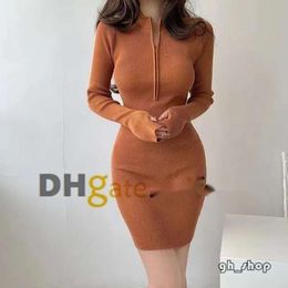 2024 Woman Clothing Casual Dresses Short Sleeve Summer Dress Womens Dress Slit Skirt Outwear Slim Style With Budge Designer Lady Sexy Dresses 2658