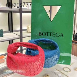 Bottegvenetas Jodie Handbags Top Woven Bag Designer Bright Baodiejias Underarm Patent Leather Hand Knotted