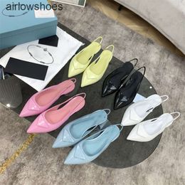 Top Quality Mulheres Sandálias Bombas Dedo Apontado Salto Alto Carta Triângulos Chinelos Sexy Moda Vestido Sapatos Cat Heel Flip Flop Party Ankle Straps Sandália