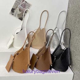 Designer Bottgss Ventss Solstice shoulder bags for sale 2023 New Texture Versatile Large Capacity Tote Bag Handwoven Casual Womens HandheldWith Real Logo