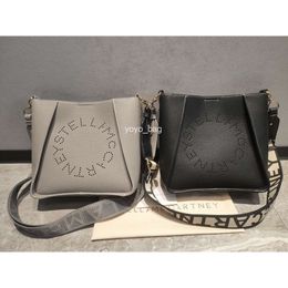 Borsa a tracolla da donna Pelle bovina Fibbia in metallo Alta capacità Vera pelle Traforata con motivo litchi Lettera Tracolla Designer di lusso