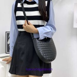 Top original wholesale Bottgss Ventss tote bags online shop 2023 New niche design water drop woven underarm bag made of genuine leather With Real Logo