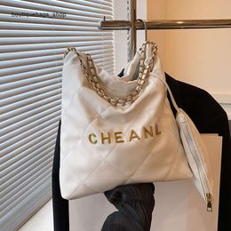 Stylish Handbags From Top Designers Large Capacity Minimalist Diamond Grid Womens Bag New Single Shoulder Fashion Chain Commuting Versatile Casual Bucket