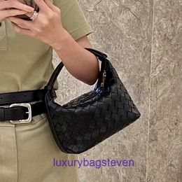 Top original wholesale Bottgss Ventss tote bags online shop Womens bag made of genuine leather with highend feel light luxury woven shoulder With Real Logo