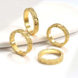 A Niche Design Women with Light Luxury and A Sense of Luxury. Fragmented Ice Ring Couples. Texture Pattern for Explosive Sparkling Rings