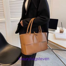 Luxury Designer Arco tote Bags Bottgss Ventss online store Handwoven bag for women with large capacity 2023 new niche high sense hand of With Real Logo