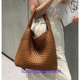 Luxury Bottgss Ventss Hop shoulder bags for women New Handmade Woven Handheld Underarm Bag Womens Large Capacity Tote Mother and ChildWith Real Logo