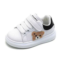 First Walkers New Sping/Autumn Kids Shoes Leather Toddler Boys Girls Sneakers Sweet Bear Soft Sole White Tennis Fashionable Little Kids Shoes 240315