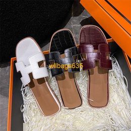 Oran Sandals Summer Leather Slippers Net Infrared Wearing One Line Sandals for Women in Summer 2024 New Beach Fashion Flat Bottomed Slippers w have logo HBH4ZC