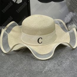 Woman Designer Straw Hat Net Luxury Beach Hat Lotus Leaf Wide Brim Bucket Safari Outdoor Fitted Hat Classic Letters Sun Visor Bucket Hat