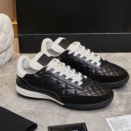 New Outdoor Casual Sports Shoes Designer Luxury Lambskin Material Upper Lining Comfort Ventilate Classic TPU Non Slip Flat Heels Thick Sole Loafer Sports Shoes