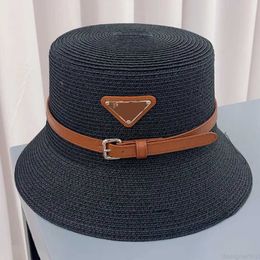 Designer Designer Straw Hat Caps Womens Inverted Triangle Belt Buckle Paper Straw Bucket Hat Coloured Flat Top Sun Shade Sun Protection Beach Sun Hat Fashion Top Hat ca