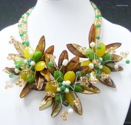 Choker Exquisite. Pretty Magical Natural Shell Leaves / Stone Crystal Flower Necklace 20"