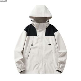Nuova giacca impermeabile antivento da uomo primavera e autunno con un cappotto sportivo con cappuccio staccabile Mlab