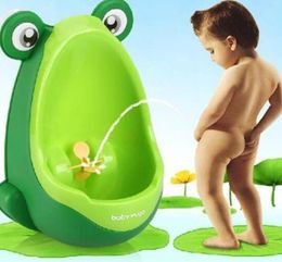 Cute Urinals For Kids PP Frog Children Stand Vertical Urinal WallMounted Urine Groove Green Baby Boy Urinals8353143