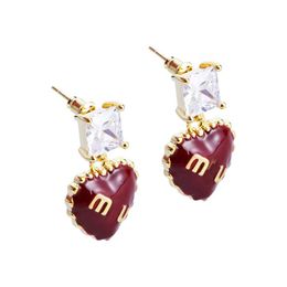 Luxus-Designer-Ohrringe für Damen, klassische Diamanten, Buchstabe M-Ohrringe, weiblich, modische 18-karätige Goldherz-Ohrstecker, modische Ohrringe aus hochwertigem Material, ein Schmuckgeschenk für die Hochzeit