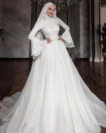 Modest Hijab Muslim Wedding Dresses High Neck Long Sleeves White Bridal Gowns Lace Appliques Beaded A Line Islamic Bridal Gowns With Bow Sash