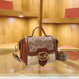 Factory Wholesale Cross Body Bag for Women 2024 Winter New Fashionable Shoulder with Texture Hardware Small Square and Stylish Armpit Young Ladies