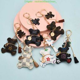 Luxury Plaid Bear Keychain Classic Exquisite Designer Leather Car Keyring Zinc Alloy Unisex Lanyard Gift Jewellery Accessories High Quality 0T8M